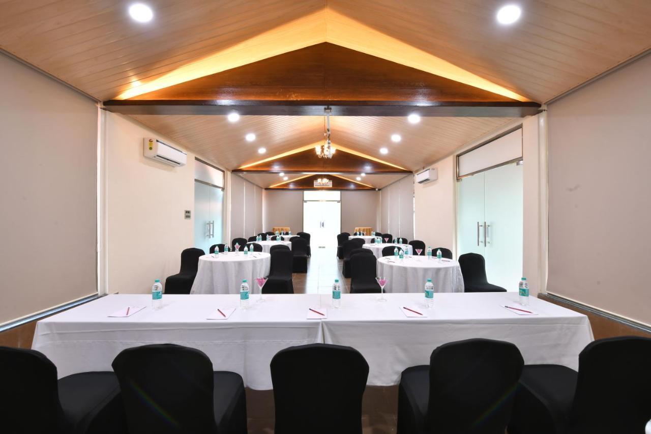 Arova Woods Zinc Journey By The Fern, Lonavala Hotel Exterior foto